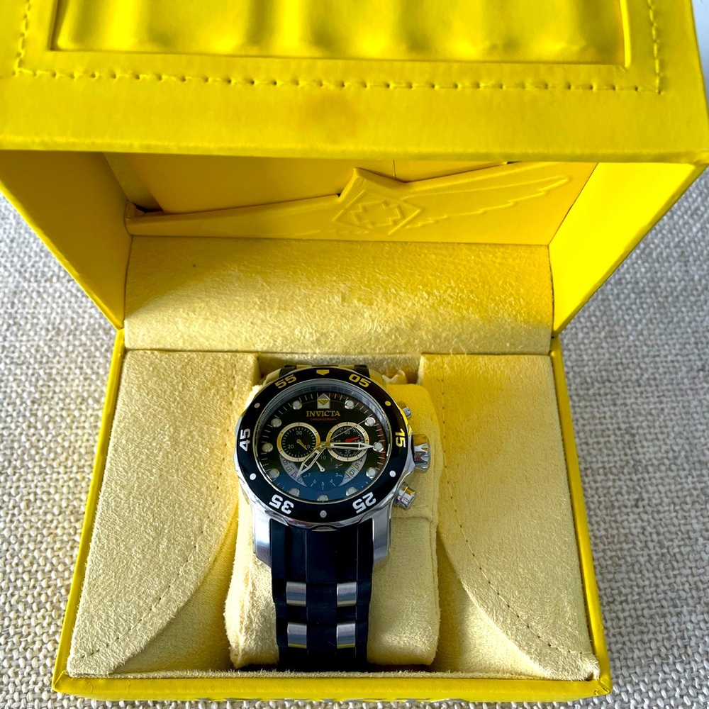 INVICTA Men’s Pro Diver Watch
